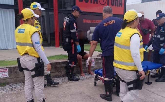 Vítima de atropelamento recebeu atendimento ainda no local do acidente