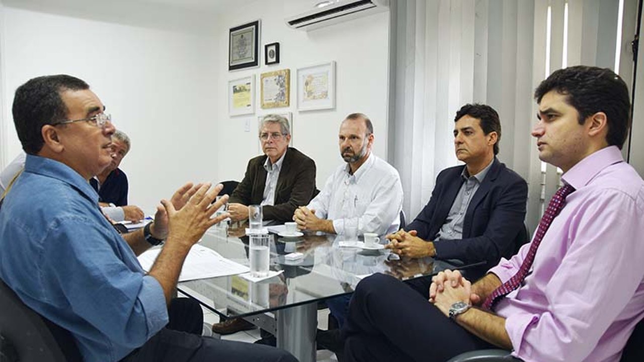 Rui Palmeira recebe Frente da Engenharia Alagoana