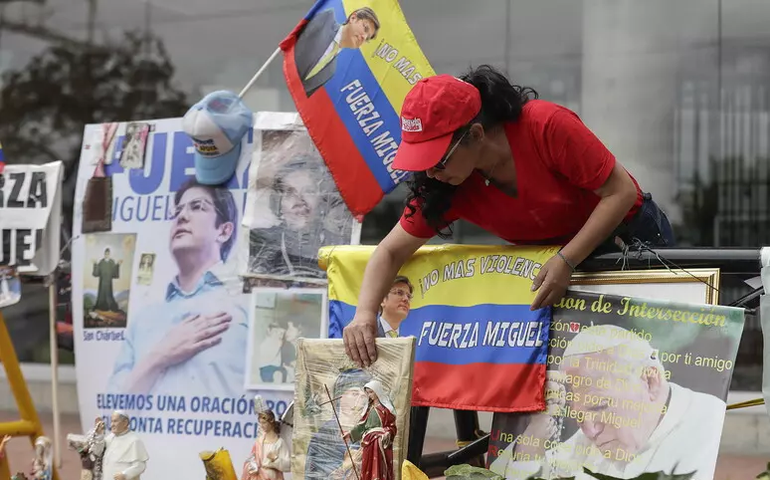 Senador colombiano tem melhora e iniciará 'neurreabilitação'