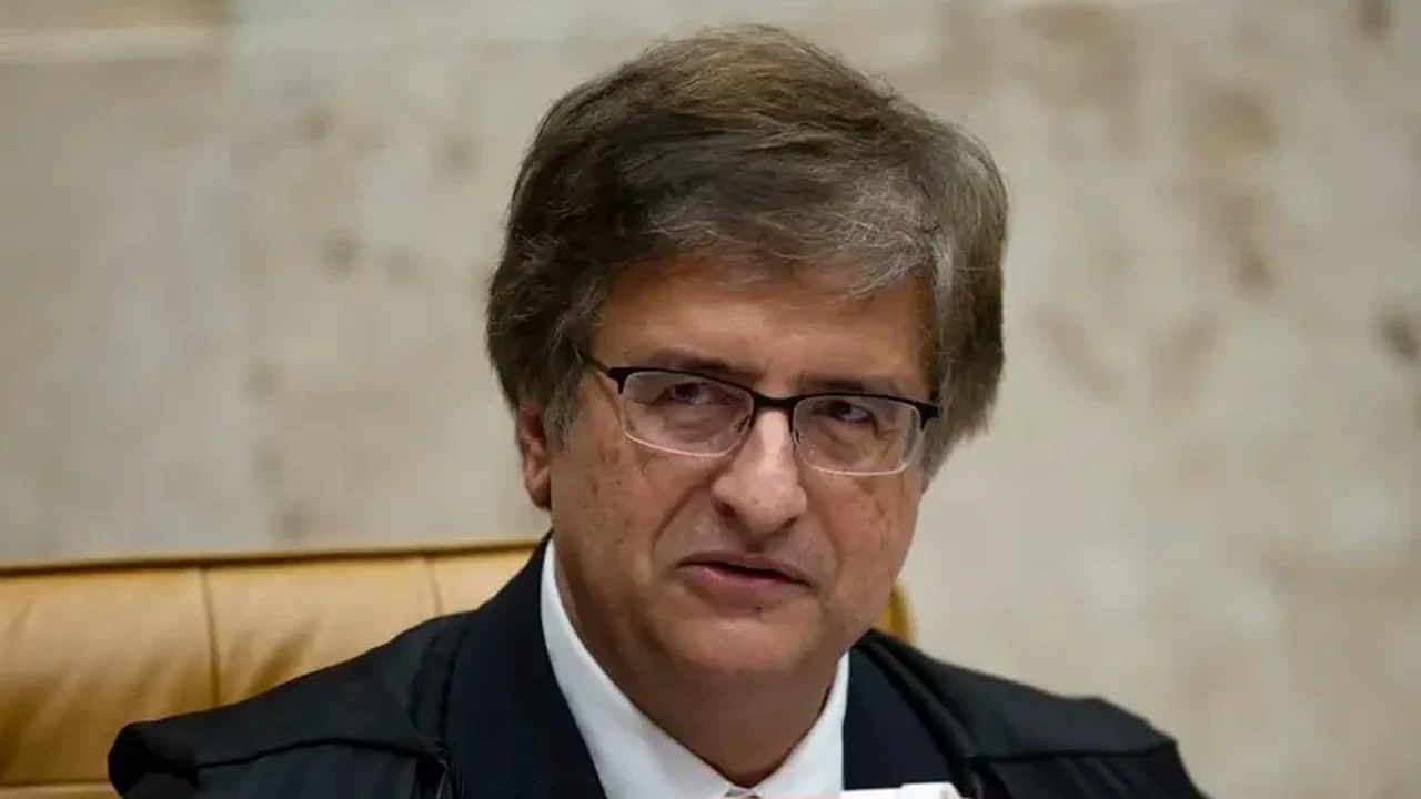 Gonet é reconduzido à PGR na votação mais apertada desde a redemocratização