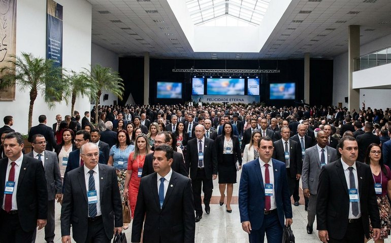 Testemunhas de Jeová iniciam congresso anual com tema “Felicidade eterna”