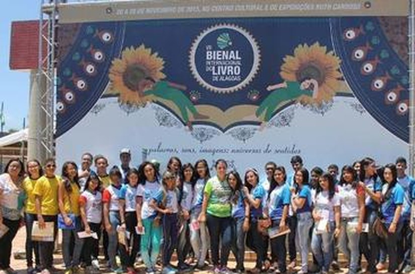 Estudantes de Palmeira visitam a Bienal Internacional do Livro de Alagoas