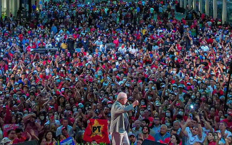 [VÍDEO] Em Maceió: O Brasil não pode desprezar o povo pobre, diz Lula