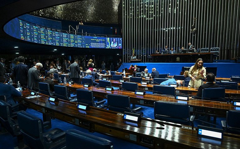 CCJ do Senado aprova PEC que impede punição a veículos por fala de entrevistados