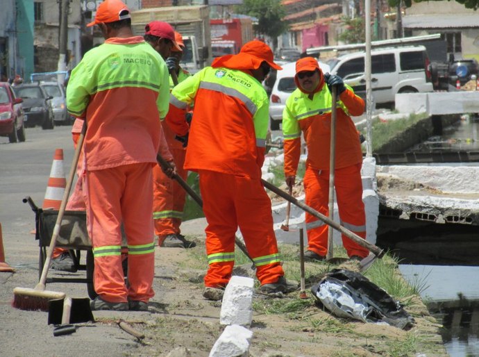 Slum garante limpeza na festa dos 200 anos de Maceió