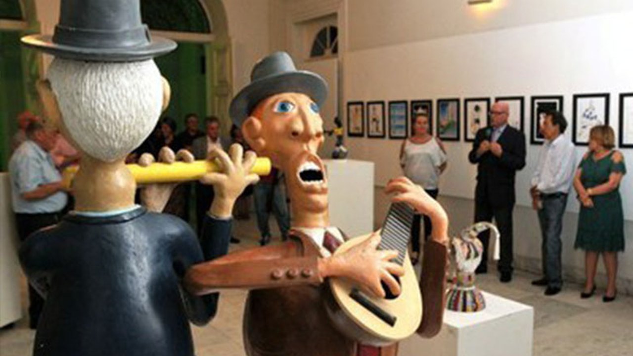 Exposição reúne caricaturas de chargista alagoano Hércules Mendes