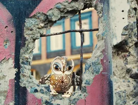 Deputados da UE condenam participação da Rússia na Bienal de Arte de Veneza