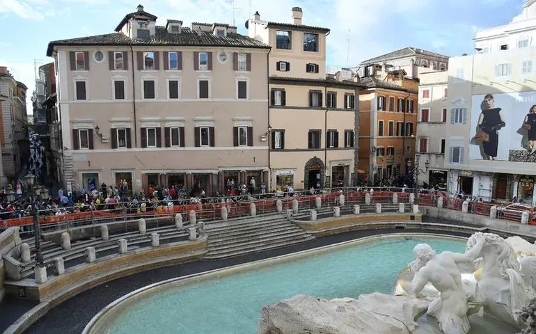 Roma planeja cobrar ingressos de turistas na Fontana di Trevi
