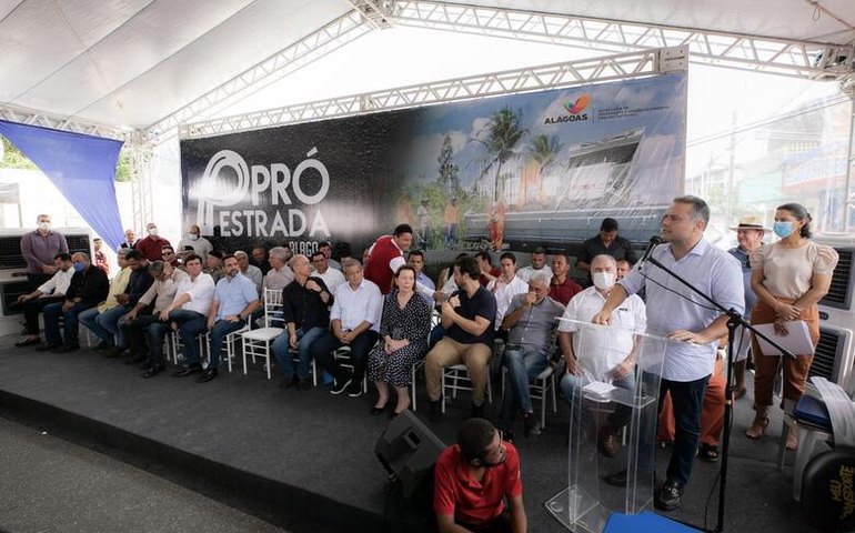 Com investimento de R$ 100 milhões, governador inaugura e autoriza rodovias que vão fortalecer o desenvolvimento de Penedo e região