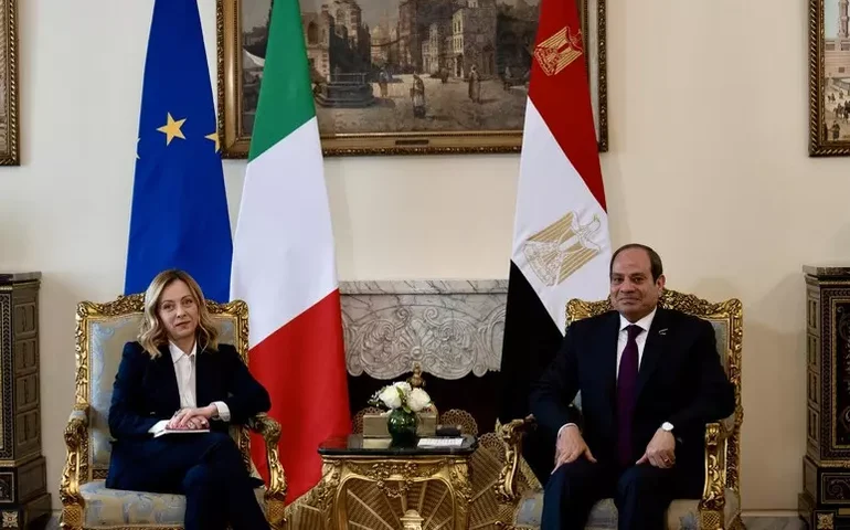 Itália e Egito defendem cessar-fogo no Oriente Médio e reabertura do Estreito de Ormuz