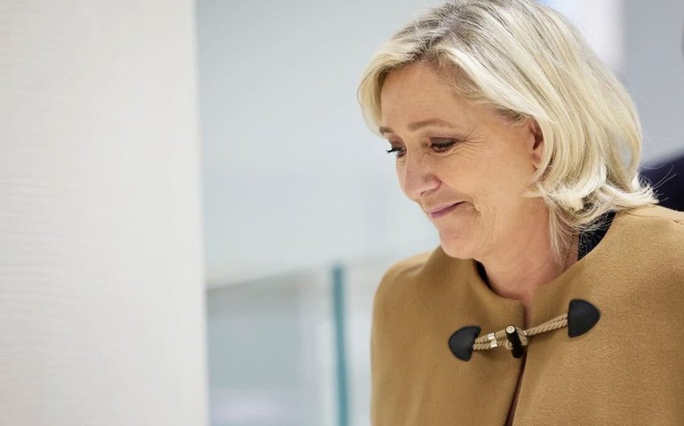 França: promotores pedem pena de 5 anos de prisão e inelegibilidade para Marine Le Pen