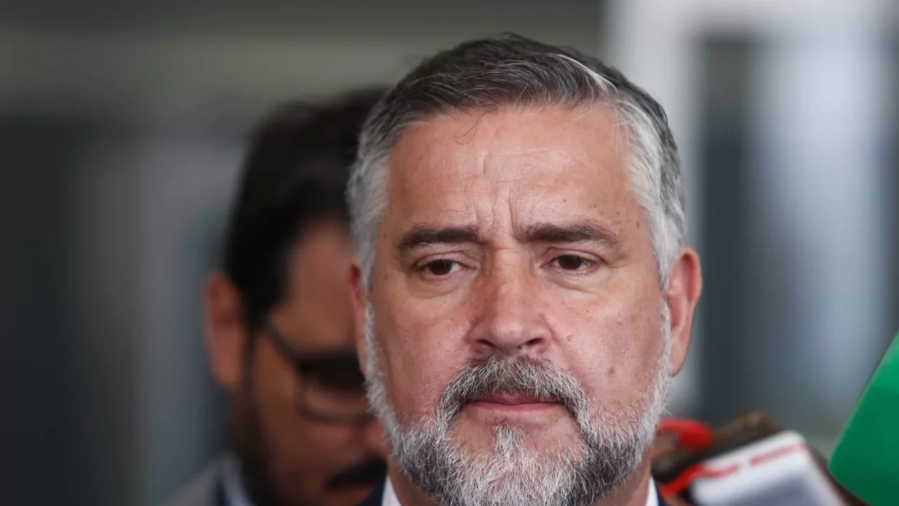 Ministro diz que Lula só deveria ligar para Milei após argentino pedir desculpas: 'Ofendeu o presidente'