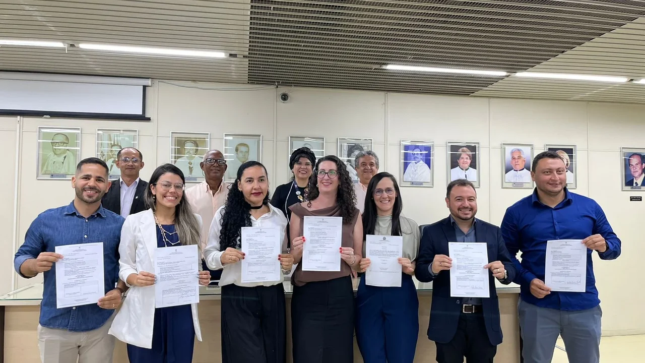 Reitor empossa servidores para três campi da Ufal e Hospital Universitário
