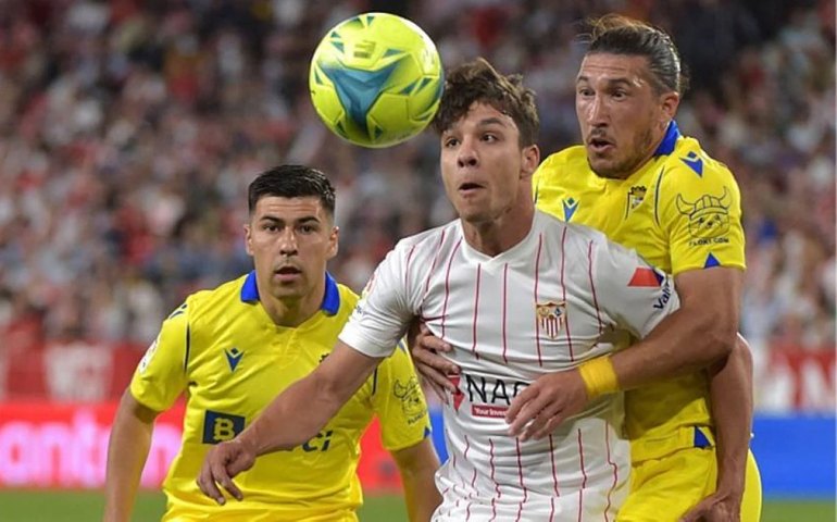 Sevilla assume segundo lugar do Espanhol com empate e joga pressão no Barcelona