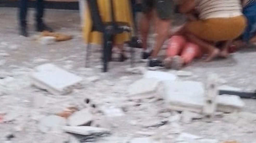 Desabamento de teto durante casamento deixa feridos no Clube dos Sargentos, em Maceió