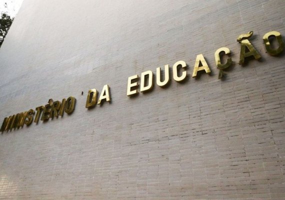 MEC analisa proibir oferta de 16 cursos de ensino a distância