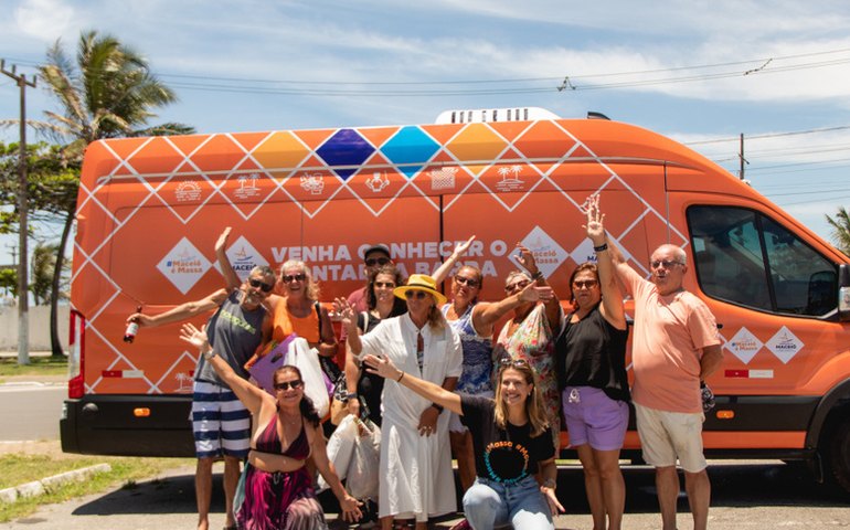 Prefeitura promove passeio turístico gratuito ao Pontal Barra para visitantes do navio MSC Seashore