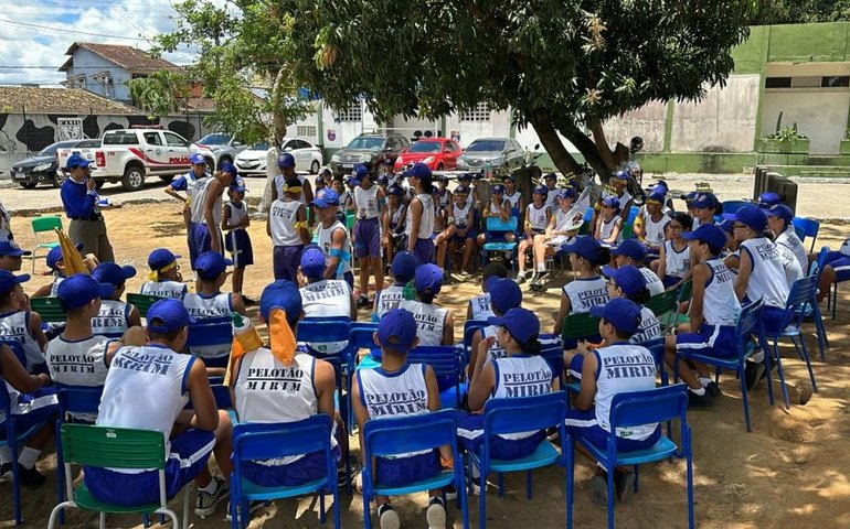 Pelotão Mirim da PM realiza acampamento em homenagem ao Dia das Crianças