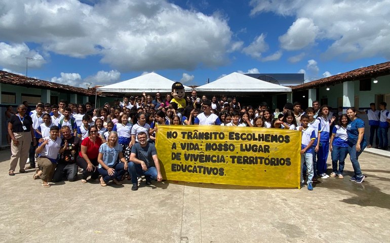 Passeata do “Projeto Educa” promove conscientização sobre educação no trânsito na Vila Bananeiras
