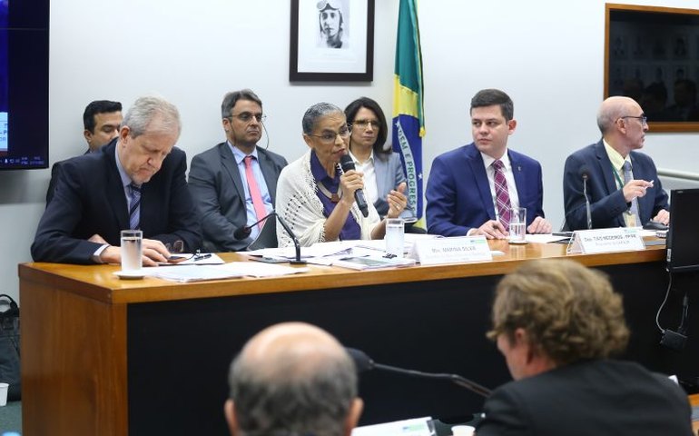 Câmara aprova urgência de projeto que derruba decreto com regras para trabalho aos domingos e feriados