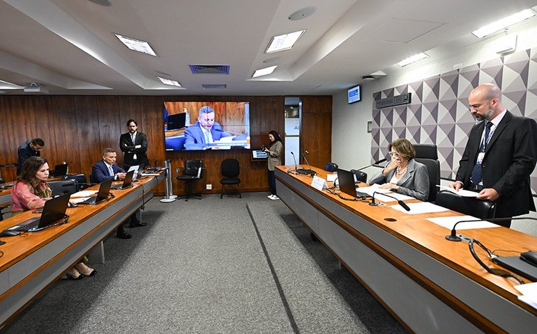 Agenda Transversal das Mulheres na administração pública vai ao Plenário