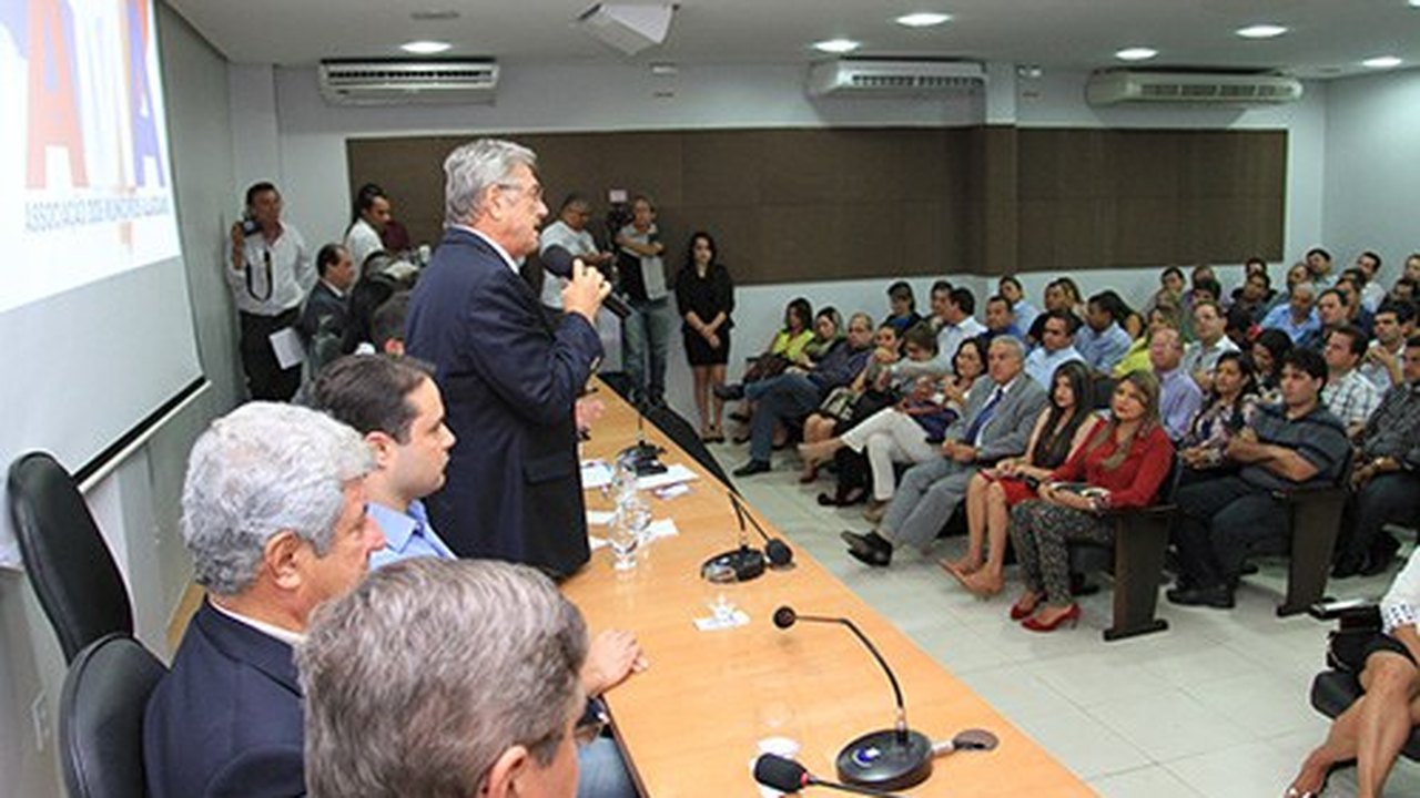 Governador participa da posse do novo presente da Associação dos Municípios