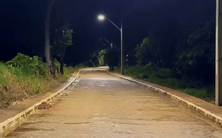 Prefeito Jorge Galvão implanta iluminação em LED até a Cachoeira da Amizade, em Jundiá