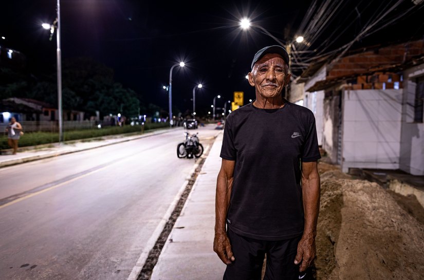 'Quando é noite, a gente pensa que é dia', diz morador após luz LED chegar ao Vale do Reginaldo