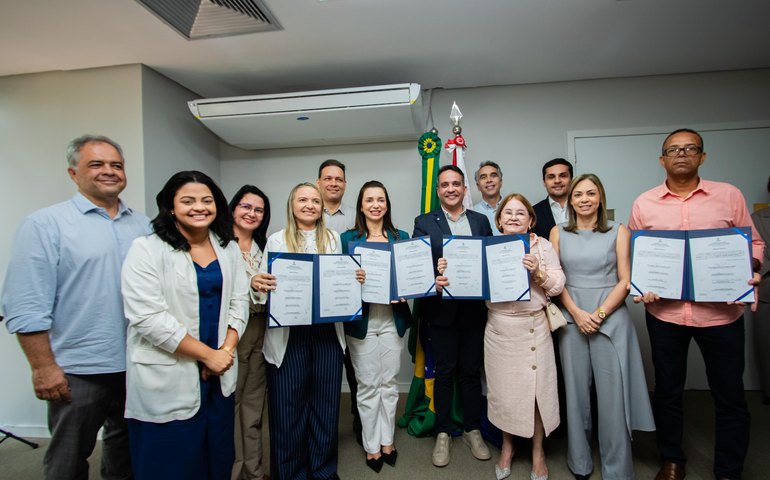 Paulo Dantas assina ordem de serviço para construção de creches em cinco municípios