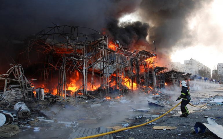 Bombardeios russos atingem cidades ucranianas de Kharkiv e Lviv