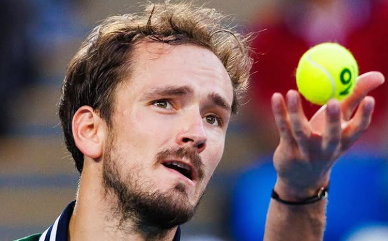 Vice nas duas últimas edições, Medvedev vibra muito com nova vaga na semifinal em Indian Wells