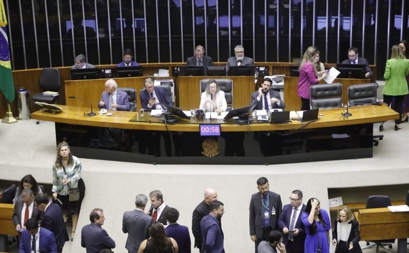 Câmara aprova regime de urgência para dez projetos