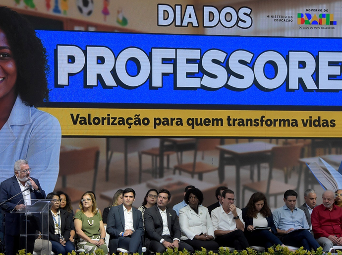 Caixa lança pacote de valor para a semana dos professores