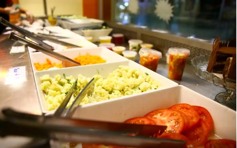 Alimentos ultraprocessados estão ligados à infertilidade em mulheres, aponta novo estudo