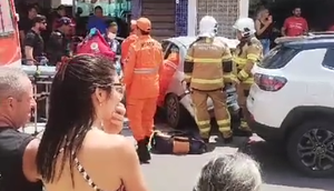 Acidente deixa pedestre e motorista de aplicativo gravemente feridos no Centro de Aracaju; VÍDEO