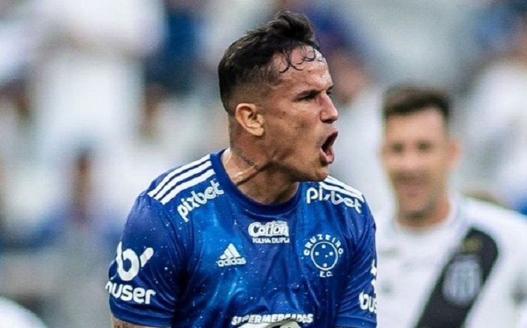 Cruzeiro supera Ponte Preta em Mineirão lotado e lidera Série B com folga