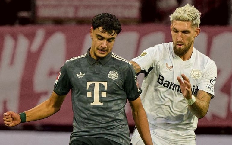 Bayern pressiona, mas para na trave e só fica no empate com o Leverkusen no Alemão