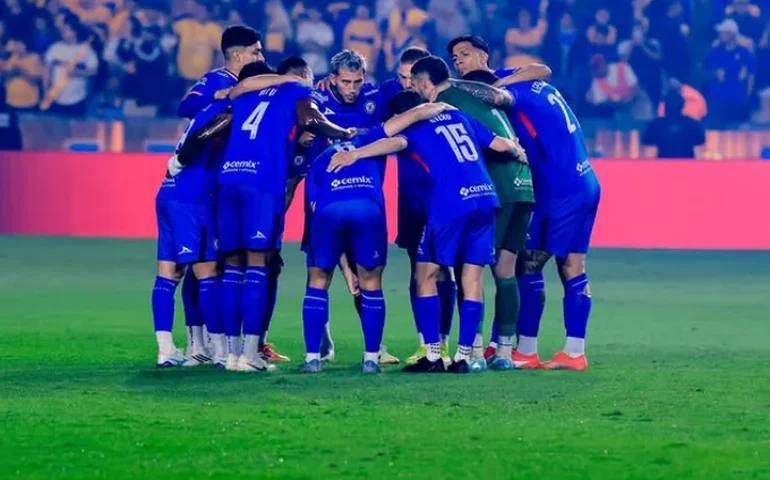 Às vésperas de enfrentar o Flamengo, Cruz Azul sofre com desfalque grave e imprensa mexicana repercute