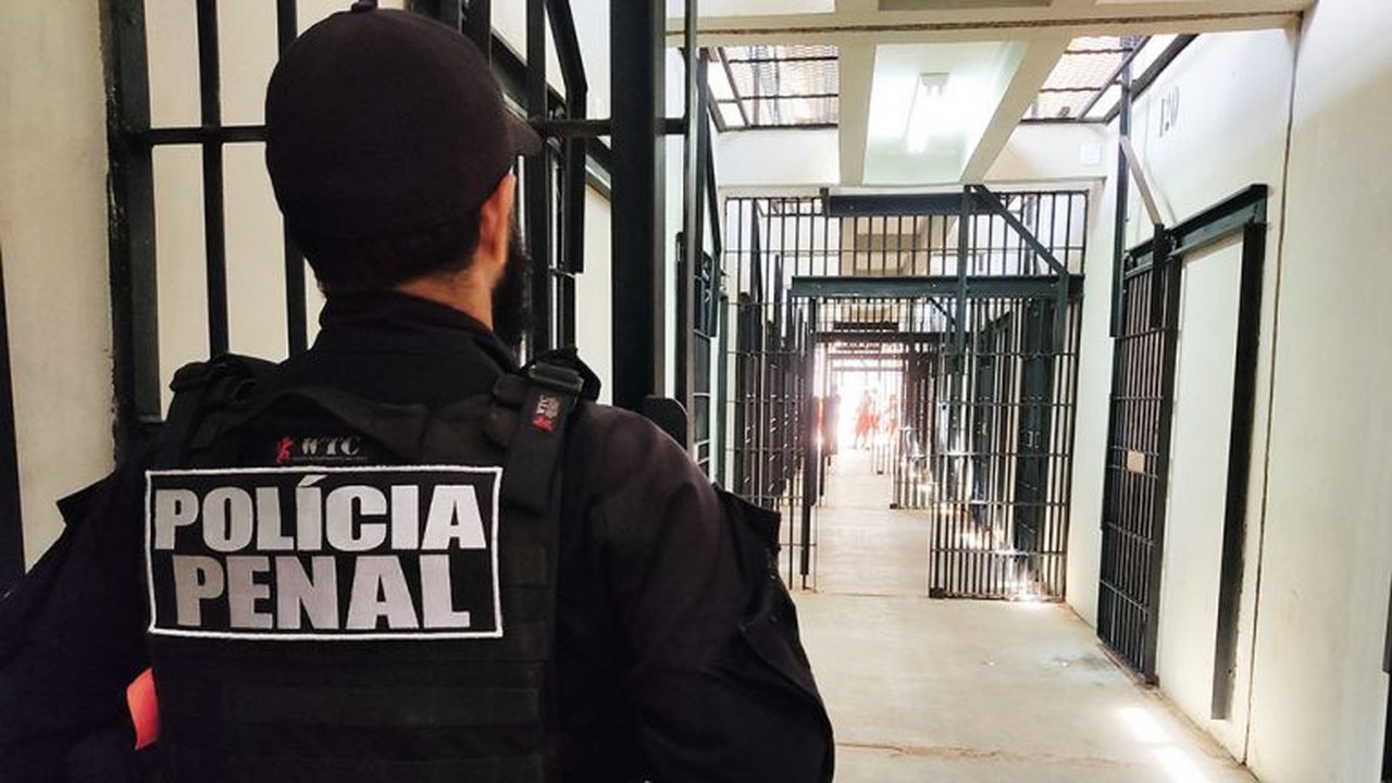 Detento defende tese de doutorado de dentro de presídio em Goiás