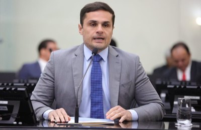 Alexandre Ayres destaca importância da inclusão da vacina contra meningite B no SUS