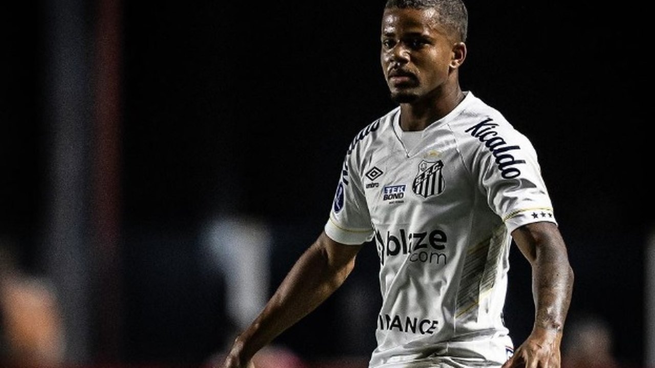 Kevyson mostra ansiedade por 1º jogo como profissional do Santos na Vila: 'Ótima sensação'