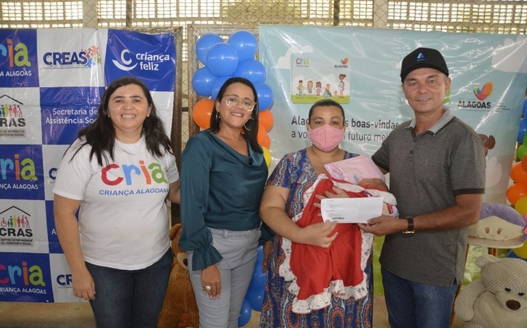 Assistência Social de Anadia beneficia mais 85 gestantes e crianças com cartão do Programa CRIA