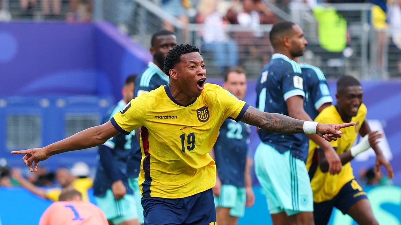 Equador vence Alemanha de virada e carimba vaga no mata-mata da Copa