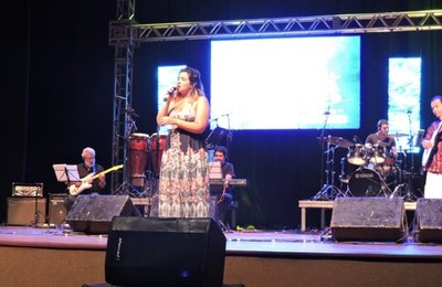 Festival Em Cantos lota Teatro Gustavo Leite em apresentação