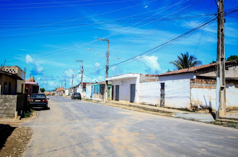 Rui Palmeira vistoria obras em execução no Benedito Bentes