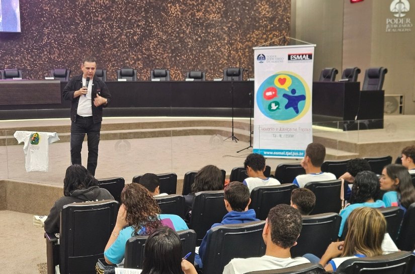 Estudantes da rede pública se preparam para Concurso de Redação com aulão de Língua Portuguesa