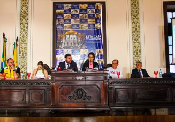 “Pensar mobilidade urbana é mais do que abrir vias” defende Teca Nelma em audiência pública sobre Corredor Vera Arruda