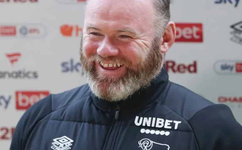 Sem clube após ser demitido do Birmingham City, Rooney pode se aventurar no boxe, diz jornal