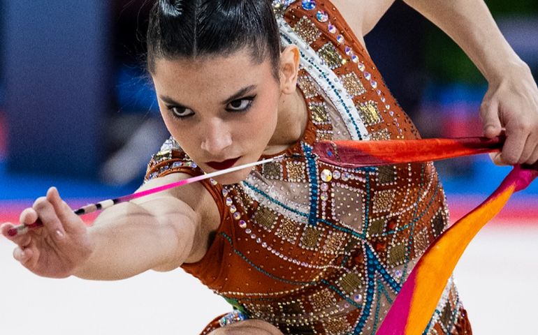 Maria Eduarda Alexandre fica em 8º na fita na Copa do Mundo de ginástica rítmica na Bulgária