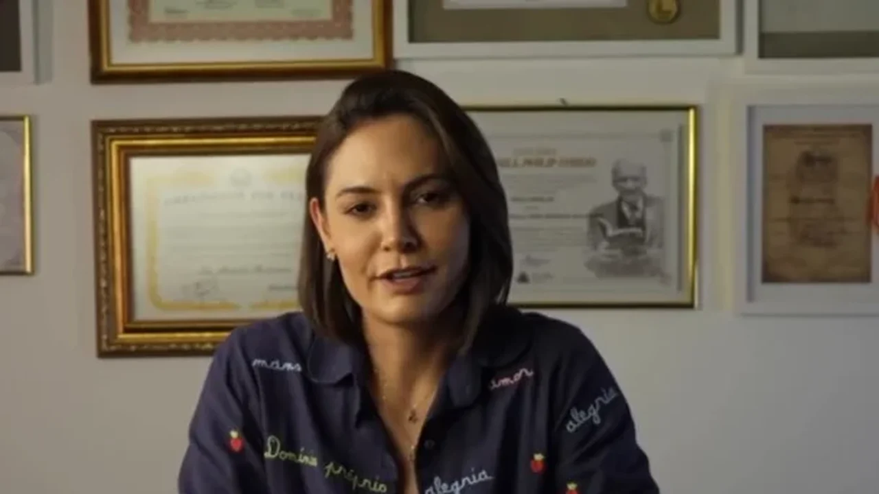Michelle diz que Flávio Bolsonaro foi ríspido e a desrespeitou ao telefone